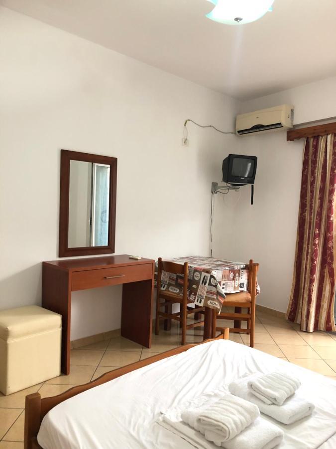Center Hotel Pirro Himare Exterior photo