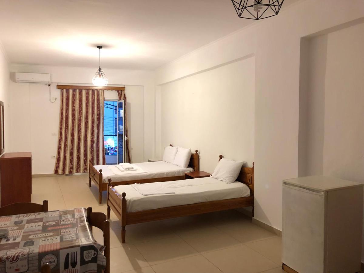 Center Hotel Pirro Himare Exterior photo