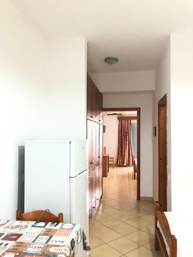 Center Hotel Pirro Himare Exterior photo