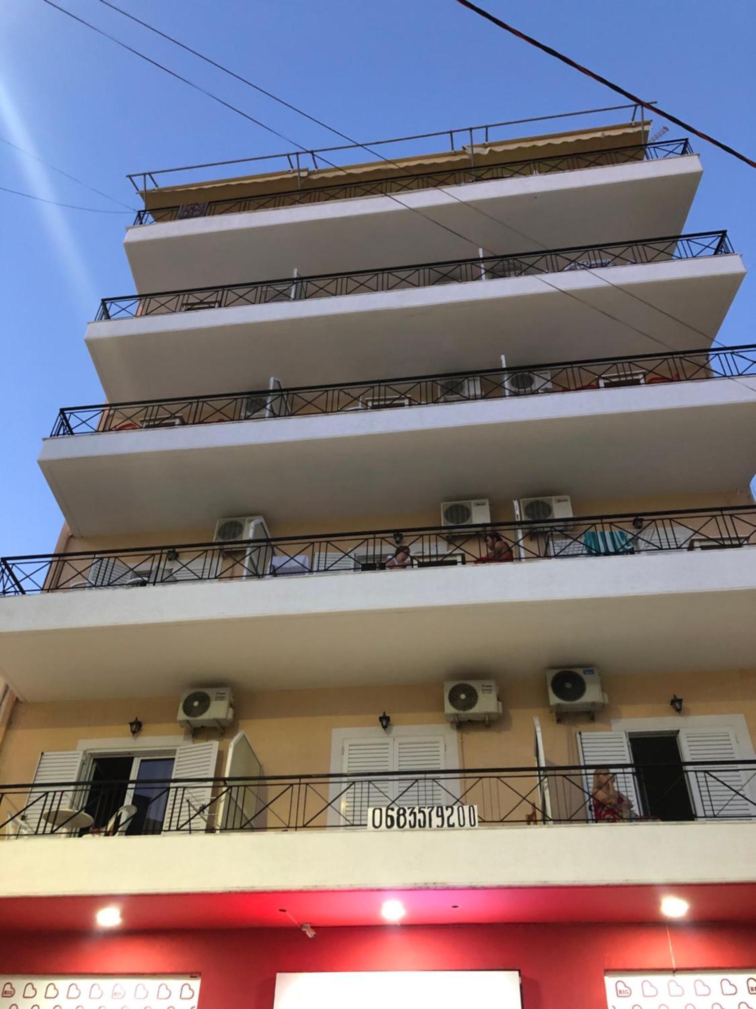 Center Hotel Pirro Himare Exterior photo